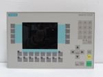 Siemens OP27 6AV3 627-1JK00-0AX0 6AV3627-1JK00-0AX0 Mono A06 Top Zustand TESTED