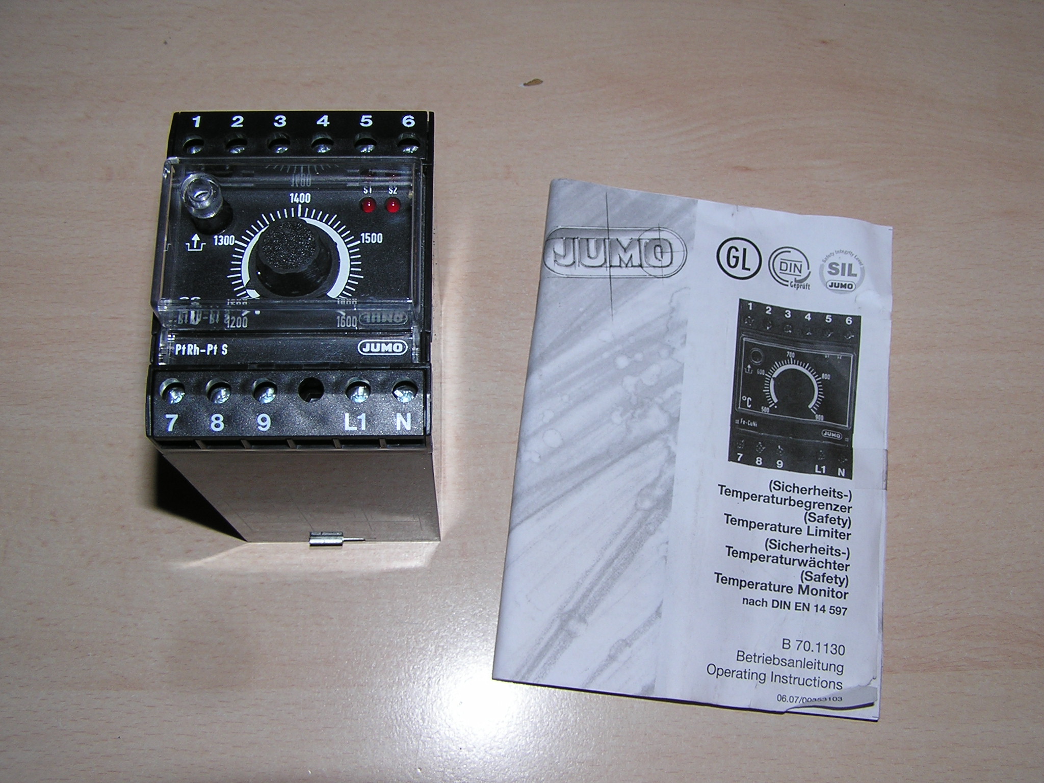 701130/0253-044-02/208,245