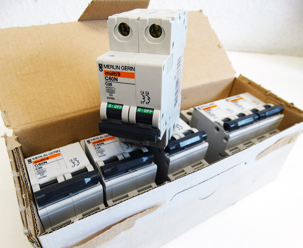 multi9 C60N 2P C 25A  23760