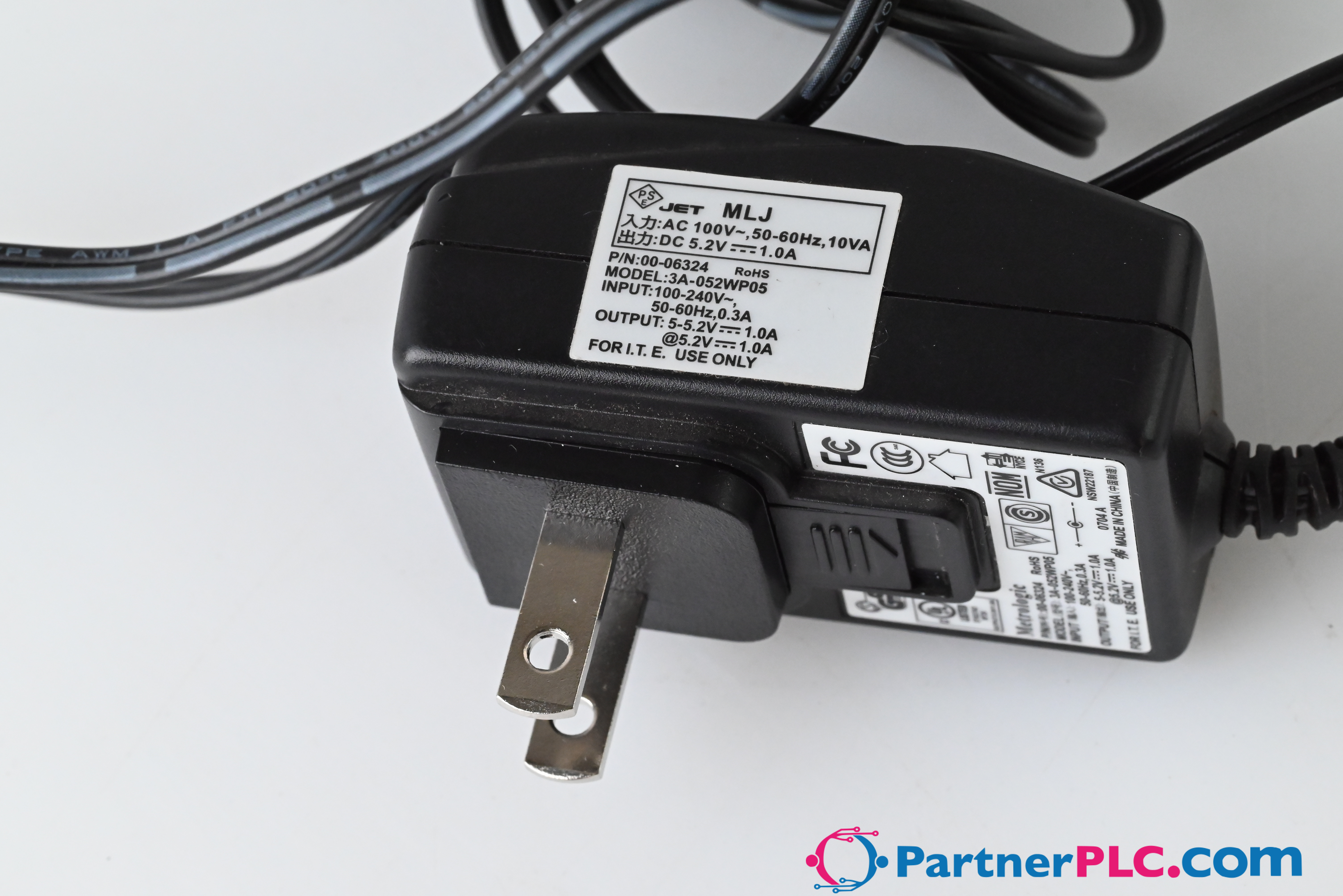 3A-052WP05 (UK plug)